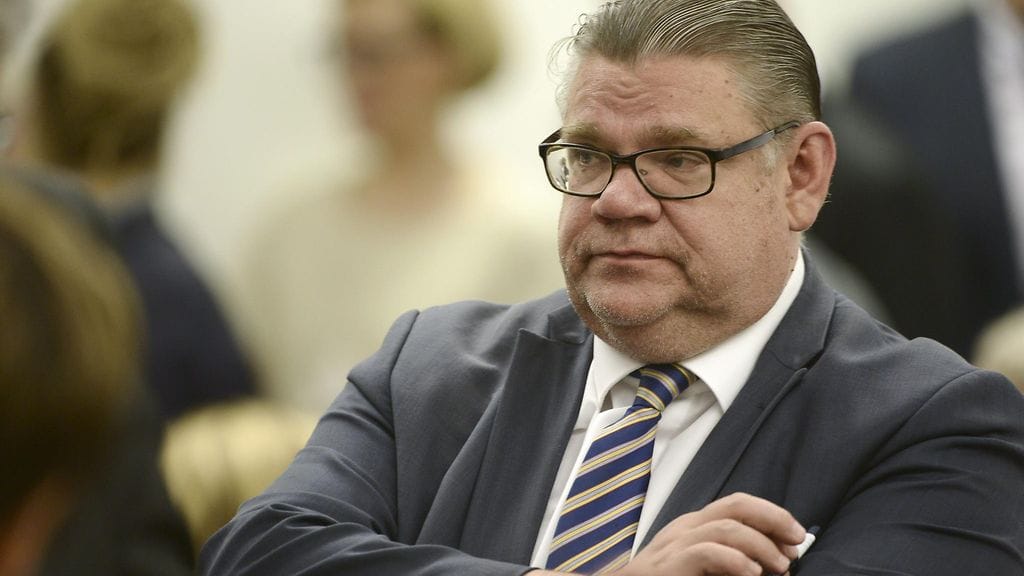 Perussuomalaisten puheenjohtaja, ulkoministeri Timo Soini eduskunnan täysistunnossa Helsingissä 23. kesäkuuta 2016.