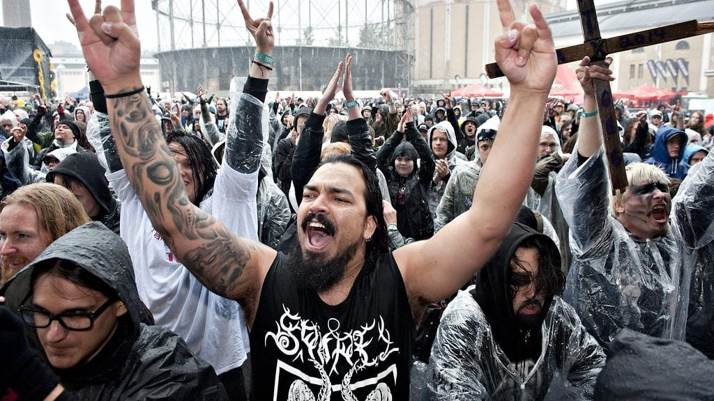 Useat festivaalien järjestäjät aikovat kiristää turvatoimia. Myös viranomaiset ovat antaneet uusia ohjeita.