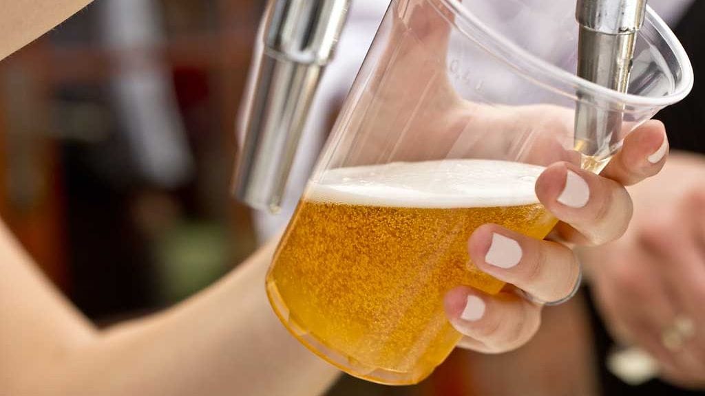 Luonnonvarakeskuksessa työskentelevä filosofian maisteri Juha-Matti Pihlava löysi oluesta uusia yhdisteitä.