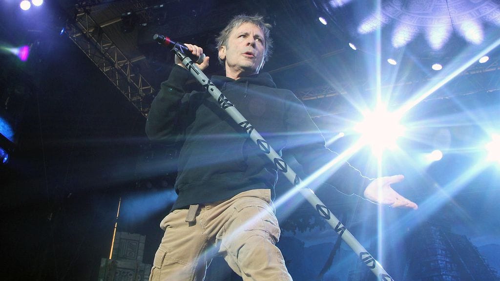 Iron Maidenin laulaja Bruce Dickinson lavalla Hämeenlinnassa 29. kesäkuuta 2016.