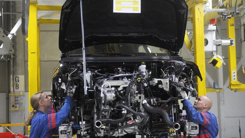 Mercedes-Benzin A-sarjan tuotantolinja Uudenkaupungin autotehtaalla 16. syyskuuta 2013.