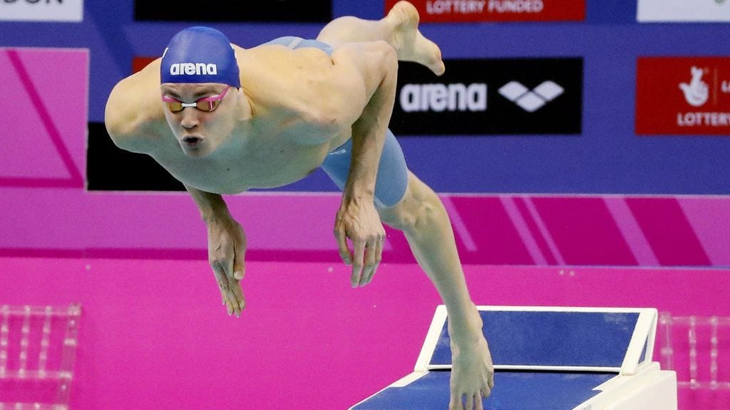 Ari-Pekka Liukkonen tavoittelee mitalia Rion olympia-altaista.
