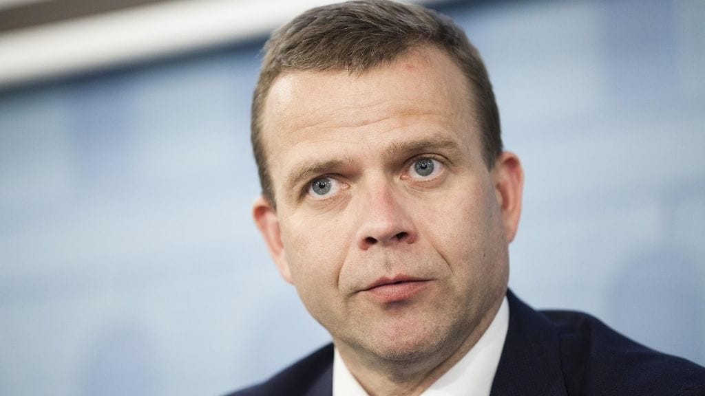 Kokoomuksen puheenjohtaja Petteri Orpo kertoo saaneensa tiedon perussuomalaisten ministerivaihdoksesta hieman ennen tiedotustilaisuuden alkua.
