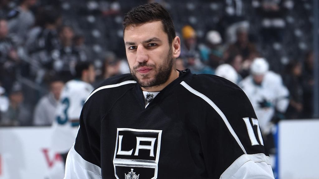 Milan Lucic pelasi viime kauden Los Angeles Kingsissä. Sitä ennen hän edusti pitkään Boston Bruinsia.