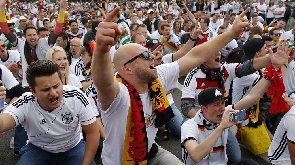 Saksan fanit pääsevät jälleen lauantai-iltana kannattamaan omiaan.