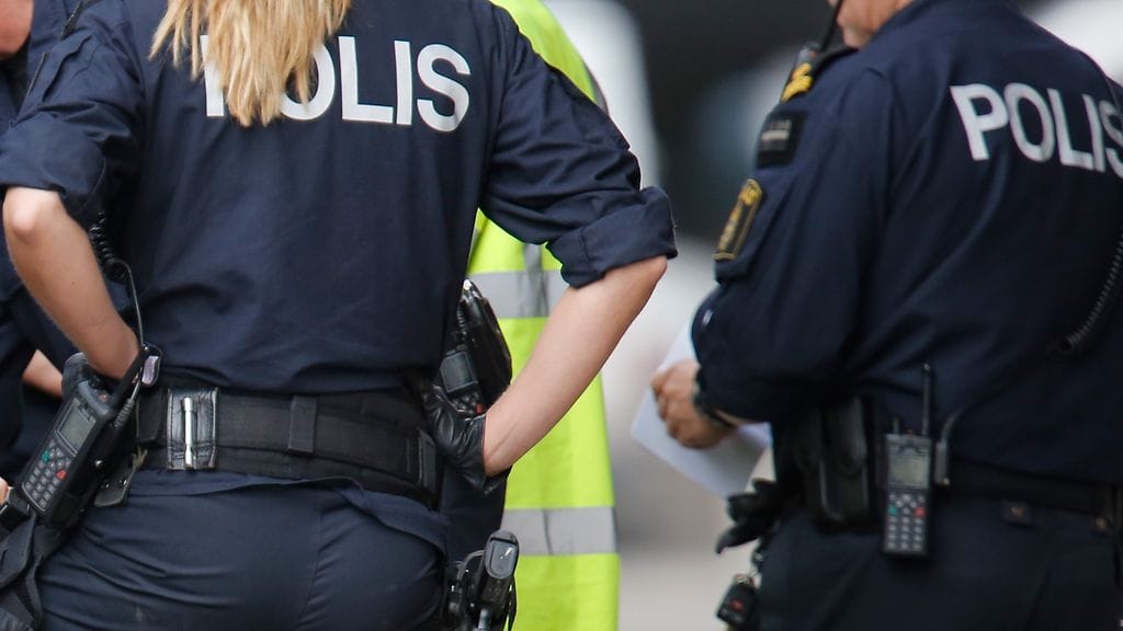 Räjähdyksestä tuli hälytys hiukan ennen kello kahta. Kuvituskuva. Kuvan poliisit eivät liity tilanteeseen.