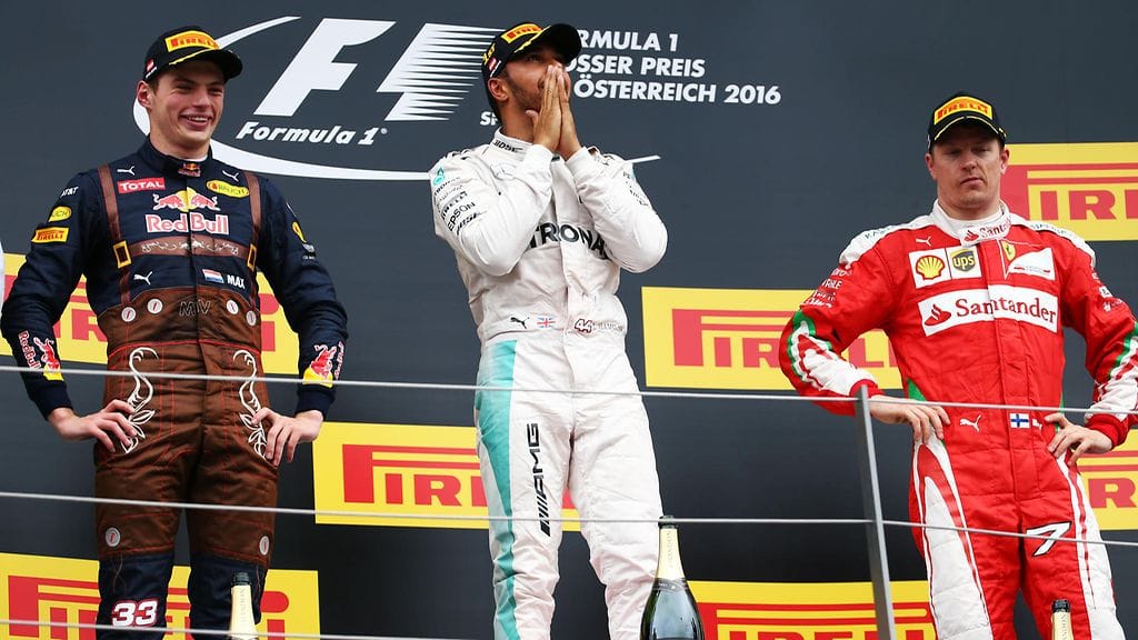 Kimi Räikkönen, Lewis Hamilton ja Max Verstappen palkintokorokkeella.