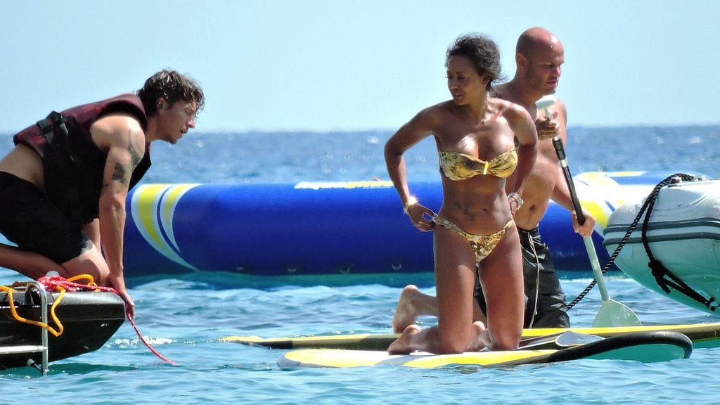 Mel B lomailee miehensä kanssa Espanjassa.