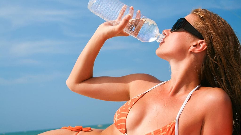 Miltä kuulostaisi, jos voisit aurinkorasvan levityksen sijaan suojata kehosi juoman avulla?