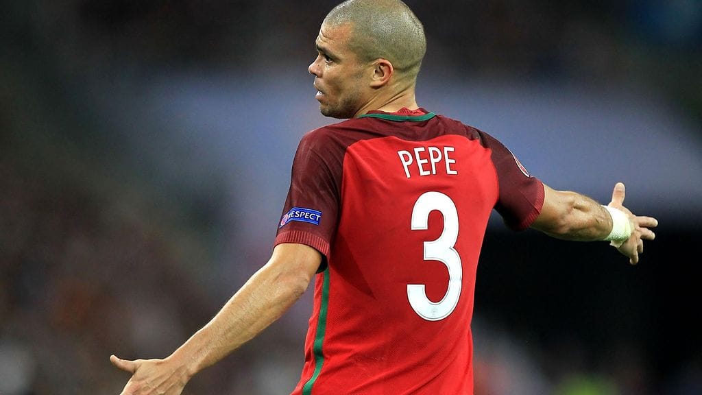 Pepe oli varotoimenpiteenä sivussa harjoituksista.