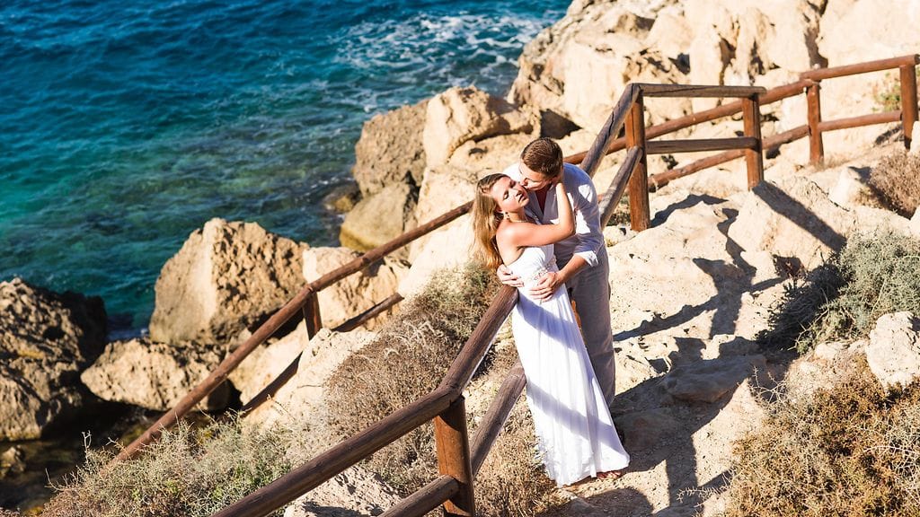 Suomalaismiehistä lähes joka viides pitää suomalaisia kuumimpina, kun taas naisista ainoastaan 15 prosenttia on samaa mieltä. Kuvituskuva.