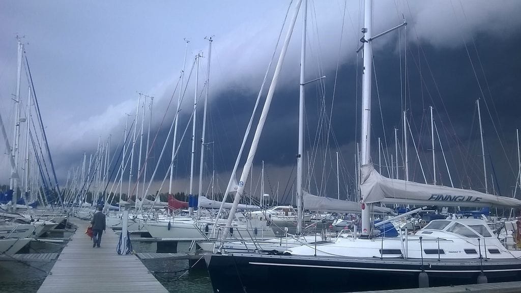 Espoossa nähtiin ärhäkkä myrskypilvi.