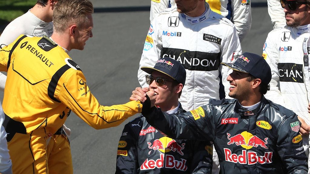 Kevin Magnussenin (vas.) edustaman Renault'n ja Daniel Ricciardo (oik.) Red Bullin ovat jälleen väleissä.