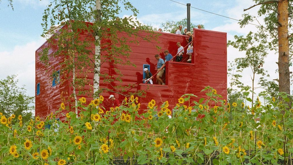 Tämä arkkitehtuurin helmi oli esillä Lappeenrannan asuntomessuilla vuonna 1999. Stefan Lindforsin Qubic on edelleen nähtävyys, jota käydään katsomassa linja-autolasteittain.