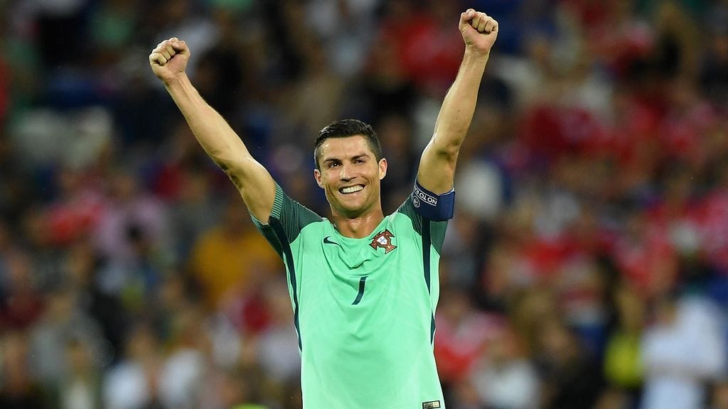 Cristiano Ronaldo johdatti joukkonsa EM-finaaliin.