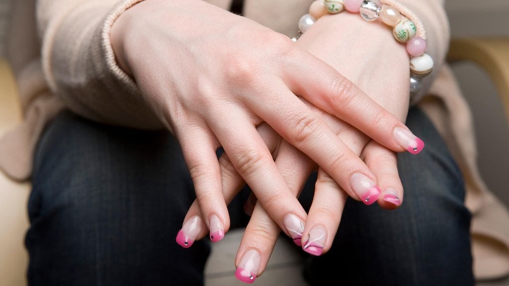 "Huoh, en onnistu aukaisemaan farkkun nappia. No, ei minun ole pakko riisua. Ikinä."