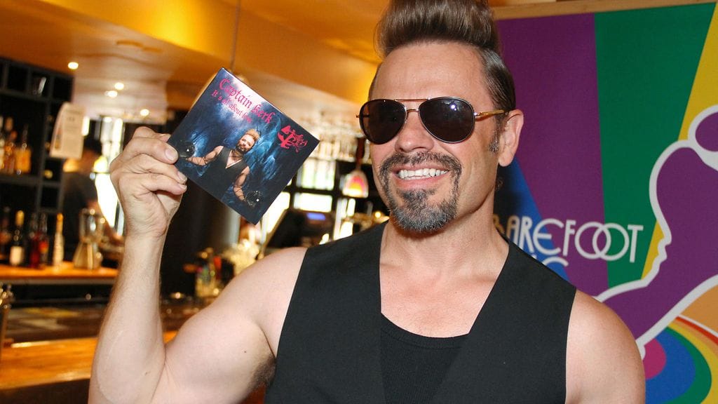 Teuvo Loman englanninkielisen singlensä julkaisujuhlissa.