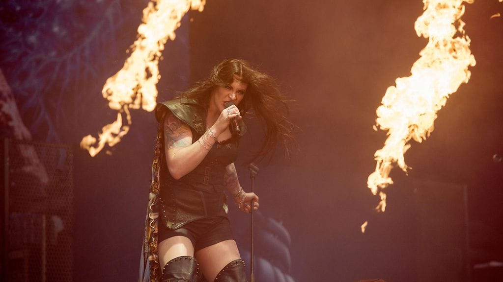 Floor Jansen Down Load -festivaalilla Lontoossa kesäkuussa 2016.