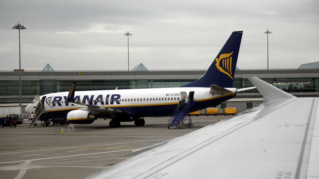 Ryanairin kone kuvattuna Dublinin lentokentällä Irlannissa.