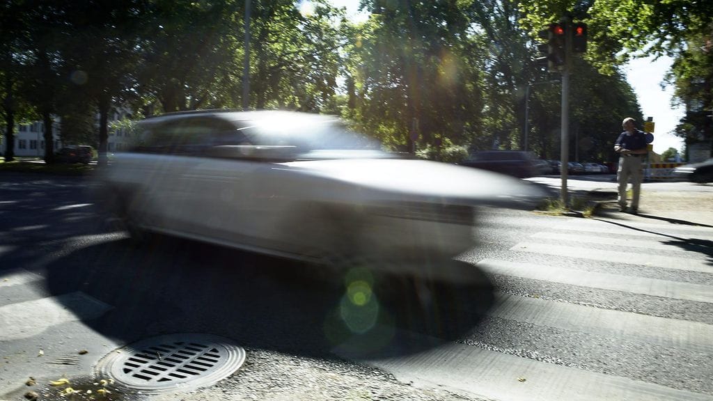 Kuvituskuva. Kuvan suojatie, auto tai henkilö eivät liity tapaukseen.