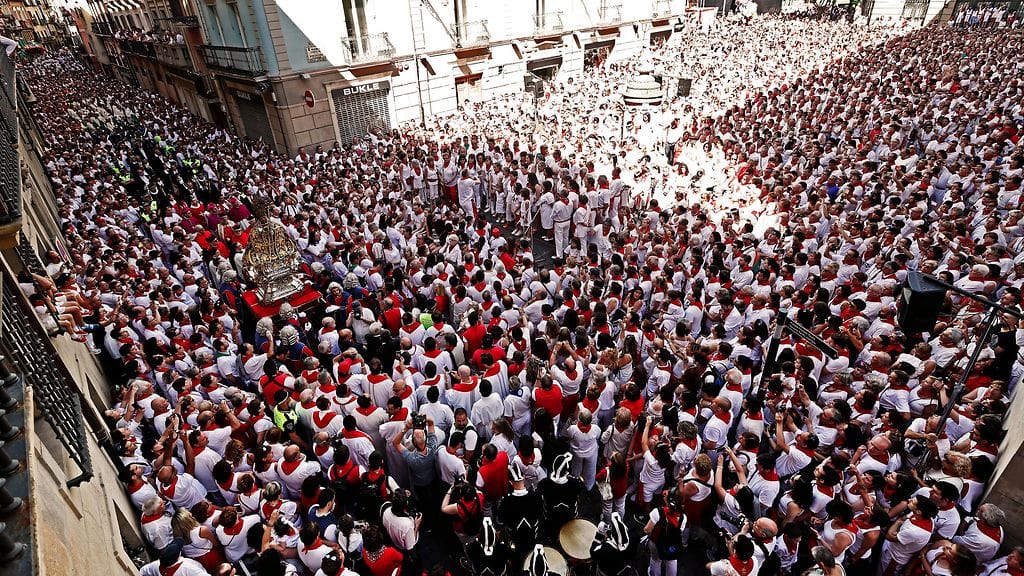 Viisi miestä on pidätetty Pamplonassa härkäjuoksujen aikana tapahtuneesta raiskauksesta epäiltynä 19-vuotiaan uhrin ilmoitettua tapauksesta poliisille.