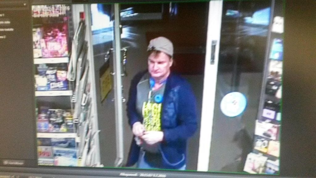 Lounais-Suomen poliisi pyytää tietoja kuvassa näkyvän miehen henkilöllisyydestä.