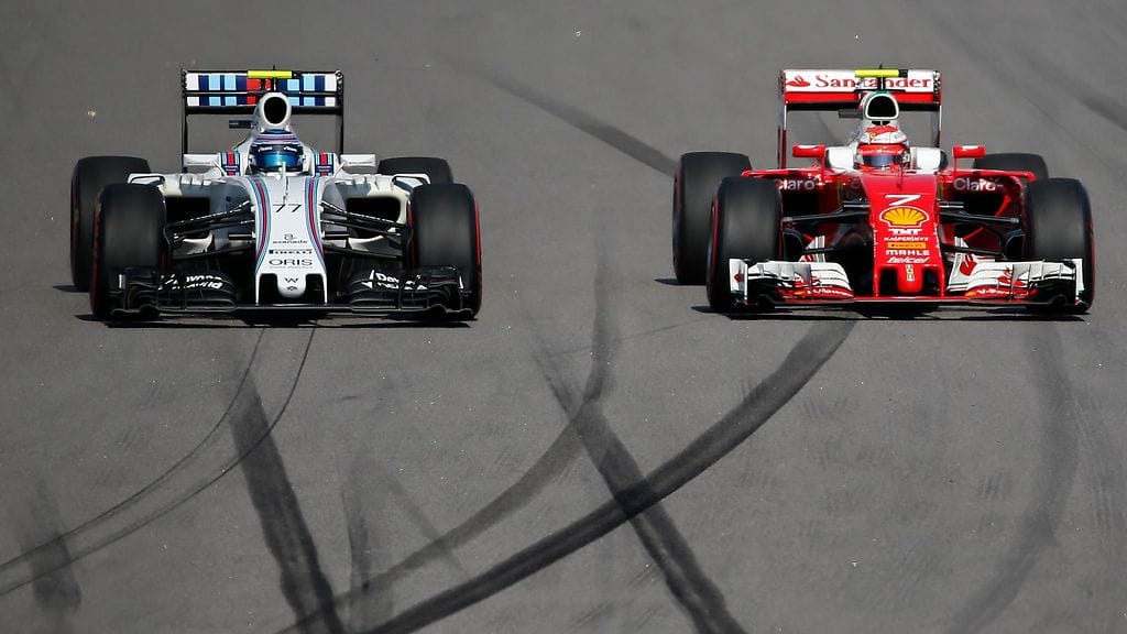 Kimi Räikkönen ja Valtteri Bottas yrittävät haastaa Red Bull -kuljettajat Silverstonessa sunnuntaina.