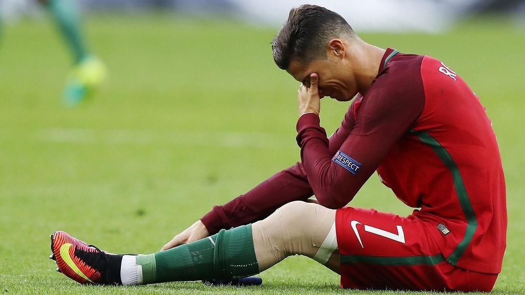 Cristiano Ronaldon EM-finaali päättyi jo avausjaksolla.