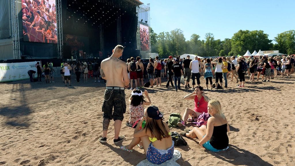 Ruisrockin avajaispäivä vuonna 2015. Kuvan henkilöt eivät liity tämän vuoden poliisitehtäviin.