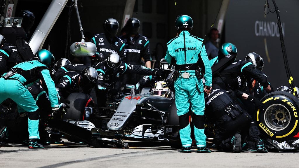 Lewis Hamiltonin varikkopysähdys kesti 2,33 sekuntia (arkistokuva).