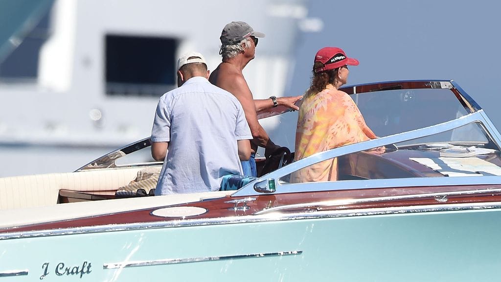 Ruotsin kuningas Kaarle Kustaa ruorissa.