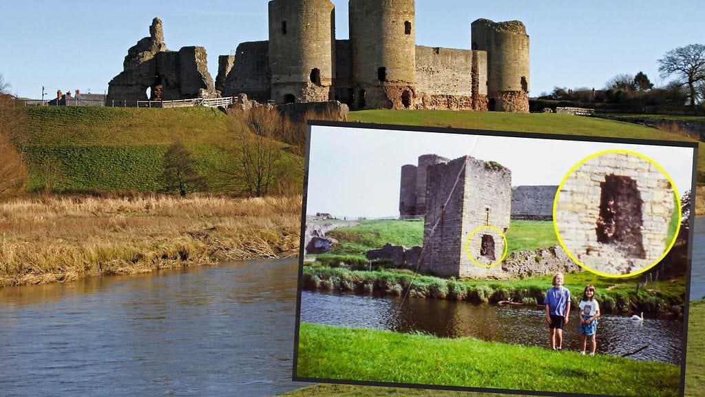 Yli 26 vuotta sitten otetusta kuvasta näkyy selvästi erikoinen hahmo. Kuvakaappaus The Sun.