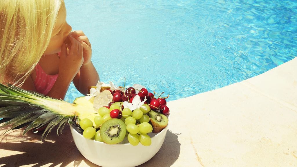 Trooppiset hedelmät voivat aiheuttaa vakavia iho-oireita yhdessä auringonvalon kanssa.