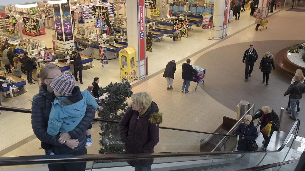 Vähittäiskaupat ovat saaneet vuoden alusta alkaen päättää itse, milloin ne pitävät ovensa auki.