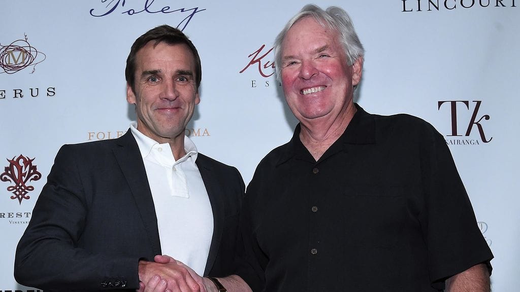 George McPhee ja seuran pääomistaja Bill Foley löivät kättä päälle.