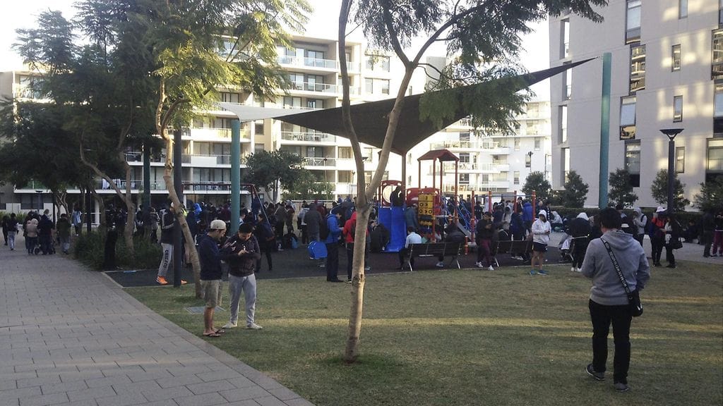 Pokémoneja jahdataan puistossa Rhodesissa, Sydneyssä 13. heinäkuuta 2016.