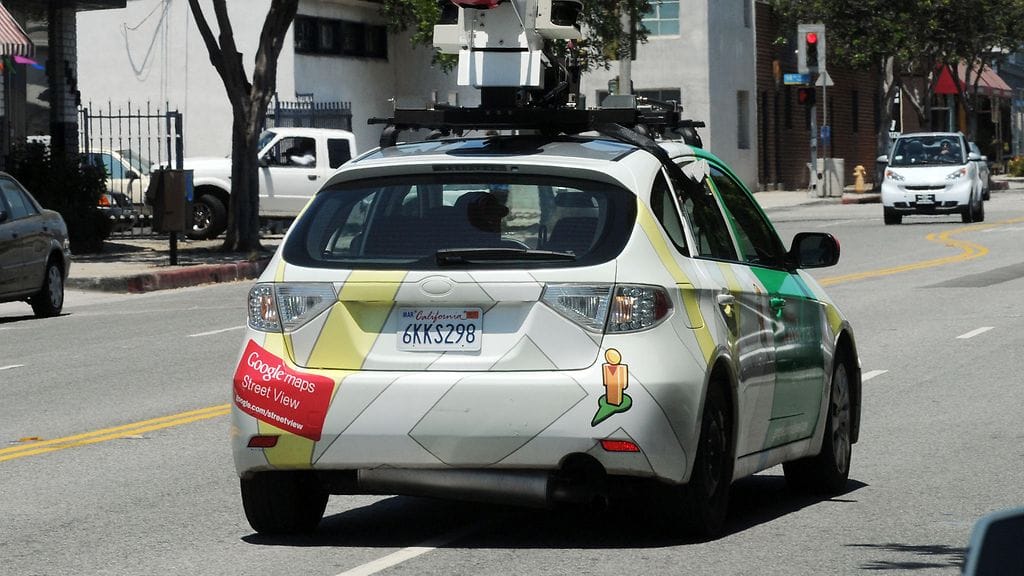 Mies ei sulattanut itse ohjautuvaa autoa, vaan päätti sytyttää sen tuleen.