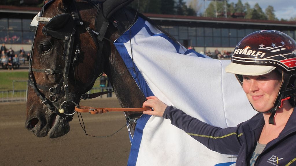 Kuva: Outlaw Merci ja Valmentaja Kati Lindberg / Suomen Hippoksen kuvapankki.