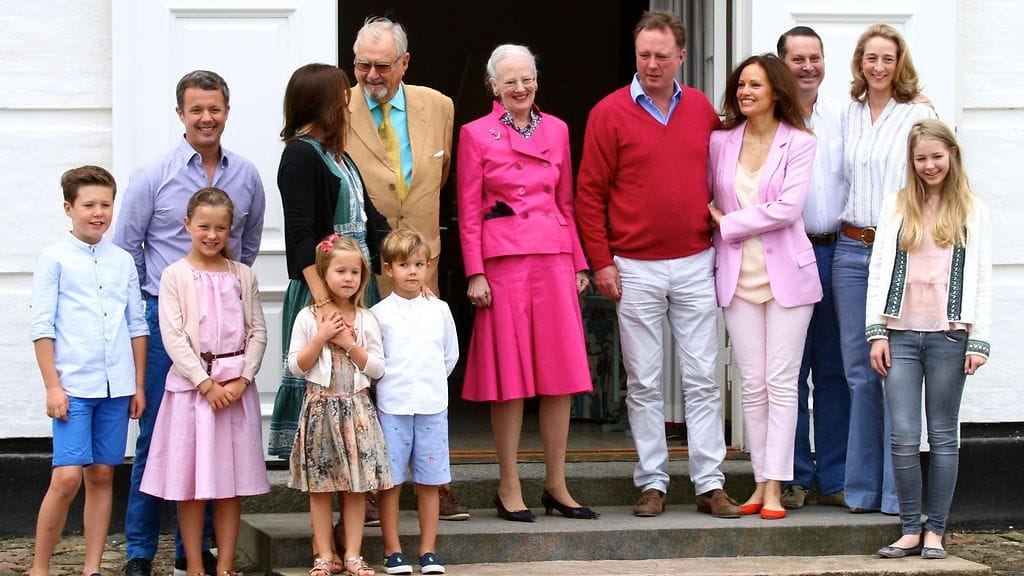 Prinssi Gustav, Earl Jefferson, prinsessa Alexandra, kruununprinssi Frederik, prinsessa Isabella, prinsessa Mary, prinssi Christian, prinssi Consort Henrik, kuningatar Margrethe ja Carina Axelsson.