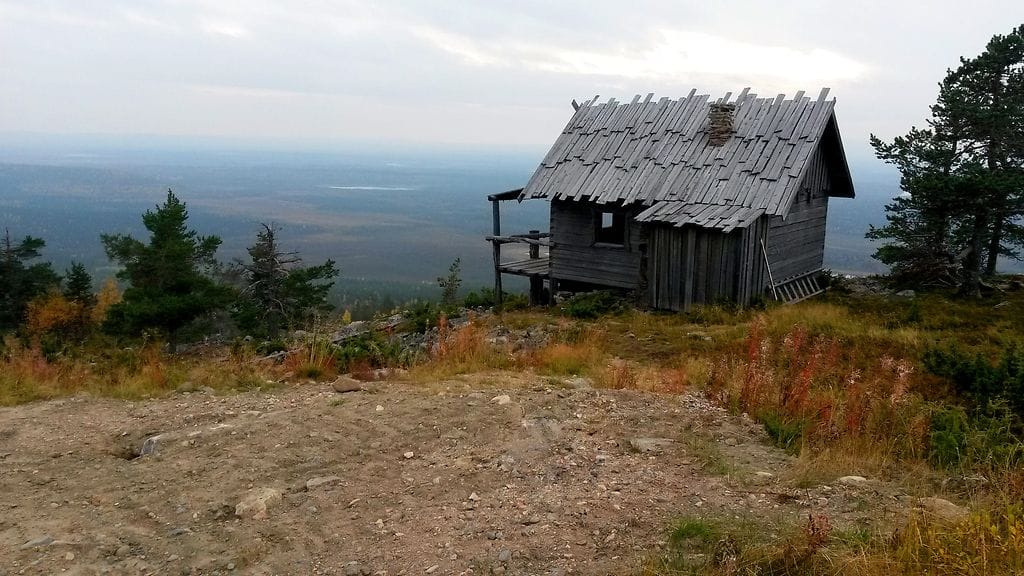 Joulutarina-elokuvan lavastemökki Kittilän Levillä on matkailijoiden suosiossa.