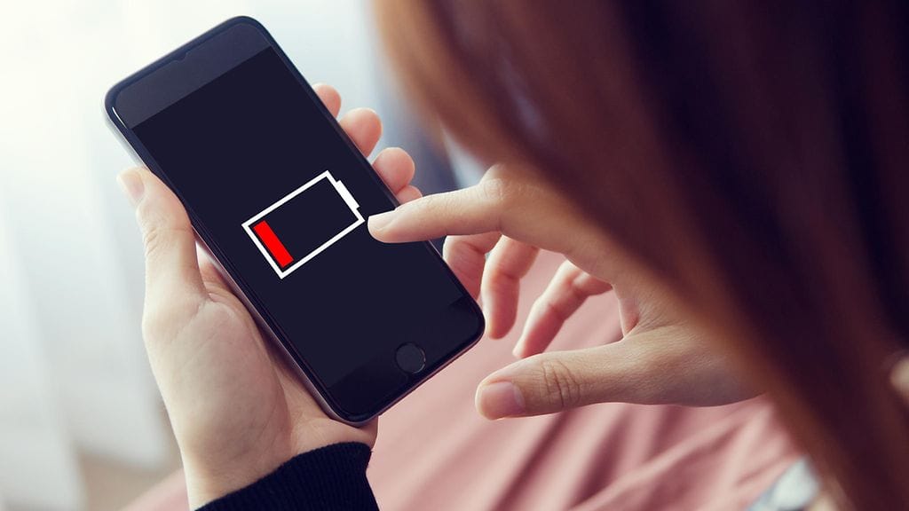 Älypuhelimen akkua ei kannattaisi koskaan ladata aivan täyteen.