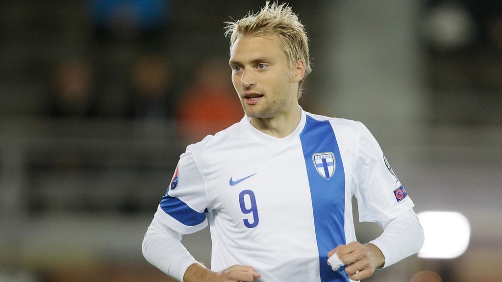 Tim Väyrynen Huuhkajien paidassa EM-karsintaottelussa viime syyskuussa.