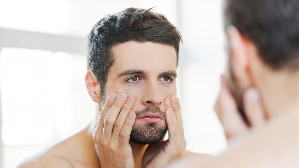 Ihon kuivuminen, rypyt ja elottomuus ovat usein seurausta runsaasta alkoholin nauttimisesta.