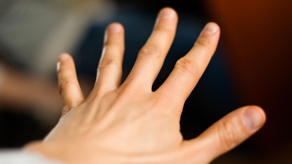 Vapinaoireita esiintyy Parkinsonin taudissa yleensä ensin toisella puolella kehoa.