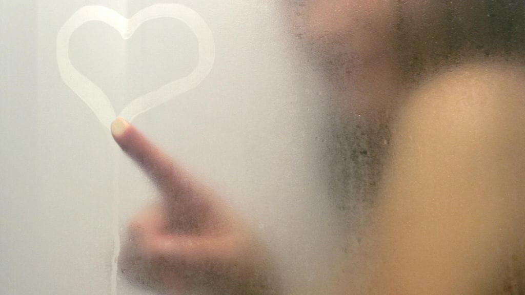 Oman alstonkuvansa julkaissut nainen puhuu kaikenlaisten naisvartaloiden puolesta.