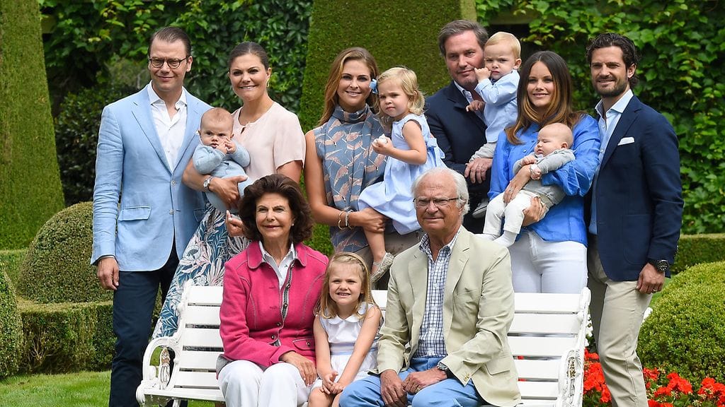 Ruotsin kuninkaalliset 15.7.2016 1: Daniel, Victoria, Madeleine, Chris, Carl Philip, Sofia, Silvia, Kaarle Kustaa, Estelle, Leonore, Nicolas, Alexander, Oscar