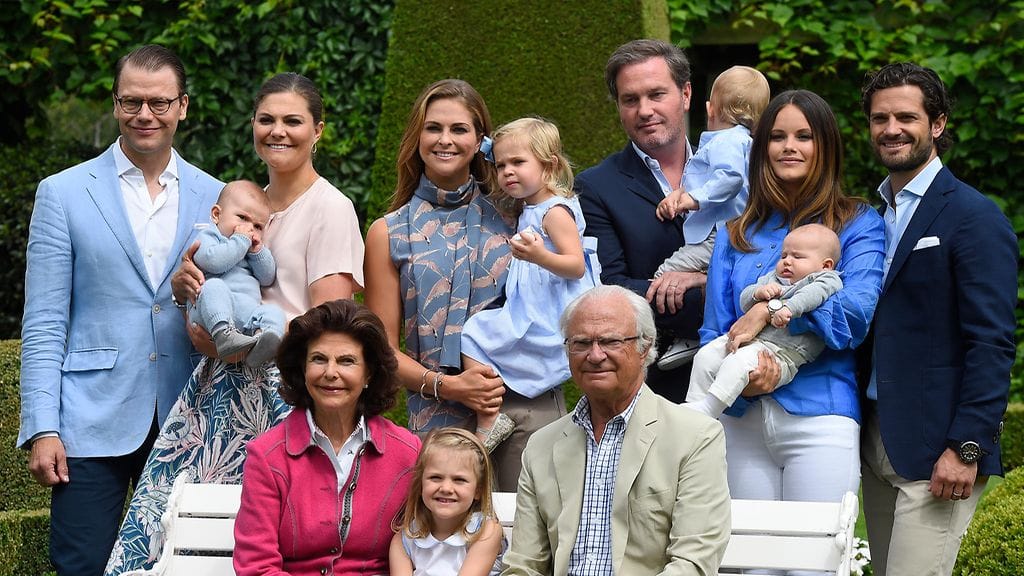 Ruotsin kuninkaalliset 15.7.2016 2: Daniel, Victoria, Madeleine, Chris, Carl Philip, Sofia, Silvia, Kaarle Kustaa, Estelle, Leonore, Nicolas, Alexander, Oscar