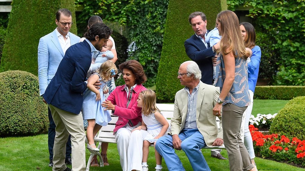 Ruotsin kuninkaalliset 15.7.2016 8: Daniel, Victoria, Madeleine, Chris, Carl Philip, Sofia, Silvia, Kaarle Kustaa, Estelle, Leonore, Nicolas, Alexander, Oscar