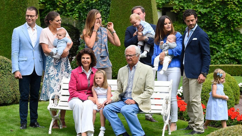 Ruotsin kuninkaalliset 15.7.2016 9: Daniel, Victoria, Madeleine, Chris, Carl Philip, Sofia, Silvia, Kaarle Kustaa, Estelle, Leonore, Nicolas, Alexander, Oscar