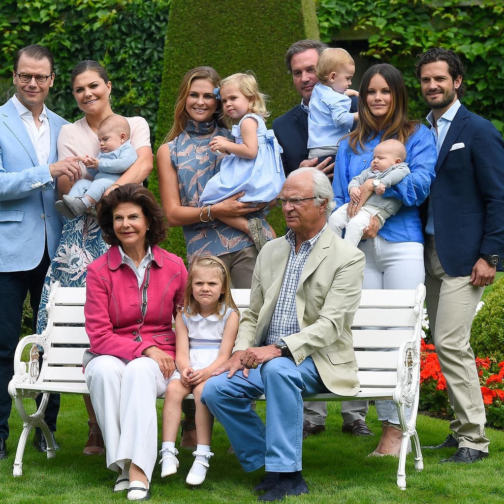 Ruotsin kuninkaalliset 15.7.2016 11: Daniel, Victoria, Madeleine, Chris, Carl Philip, Sofia, Silvia, Kaarle Kustaa, Estelle, Leonore, Nicolas, Alexander, Oscar